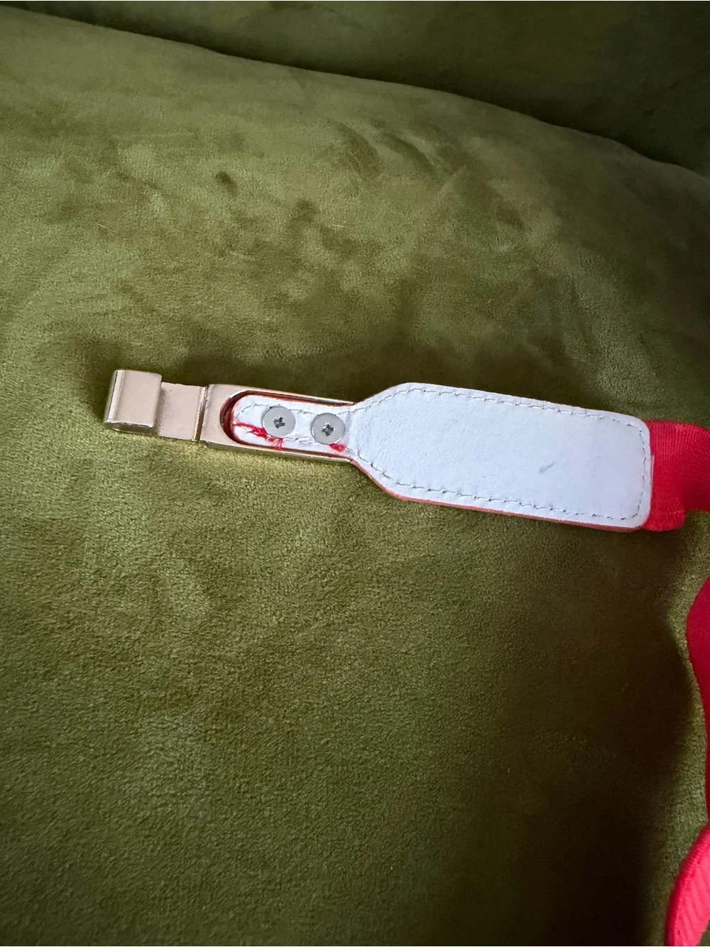 90s Vintage Women’s Elastic & Pleather Red Thin Belt with Gold Clasp Hook Buckle